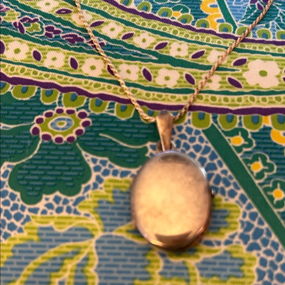 Chic Sterling Silver Oval Locket Necklace - Picture 8 of 10